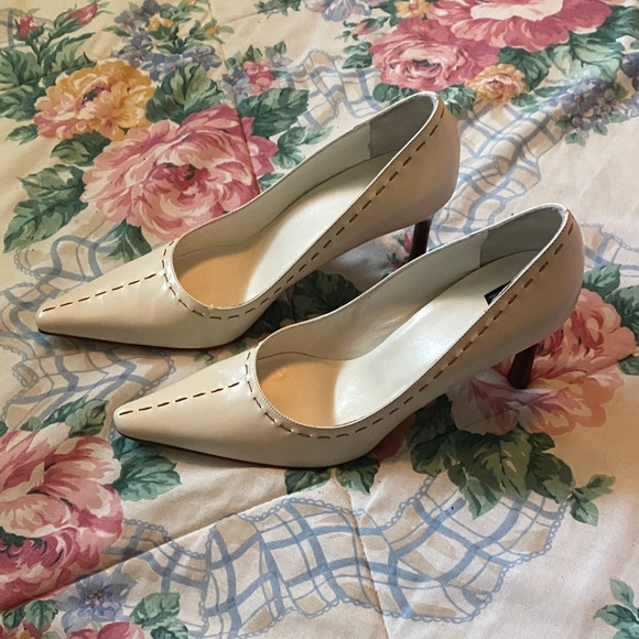 Anne Klein Cream Pointed Toe Heels - Picture 1 of 1